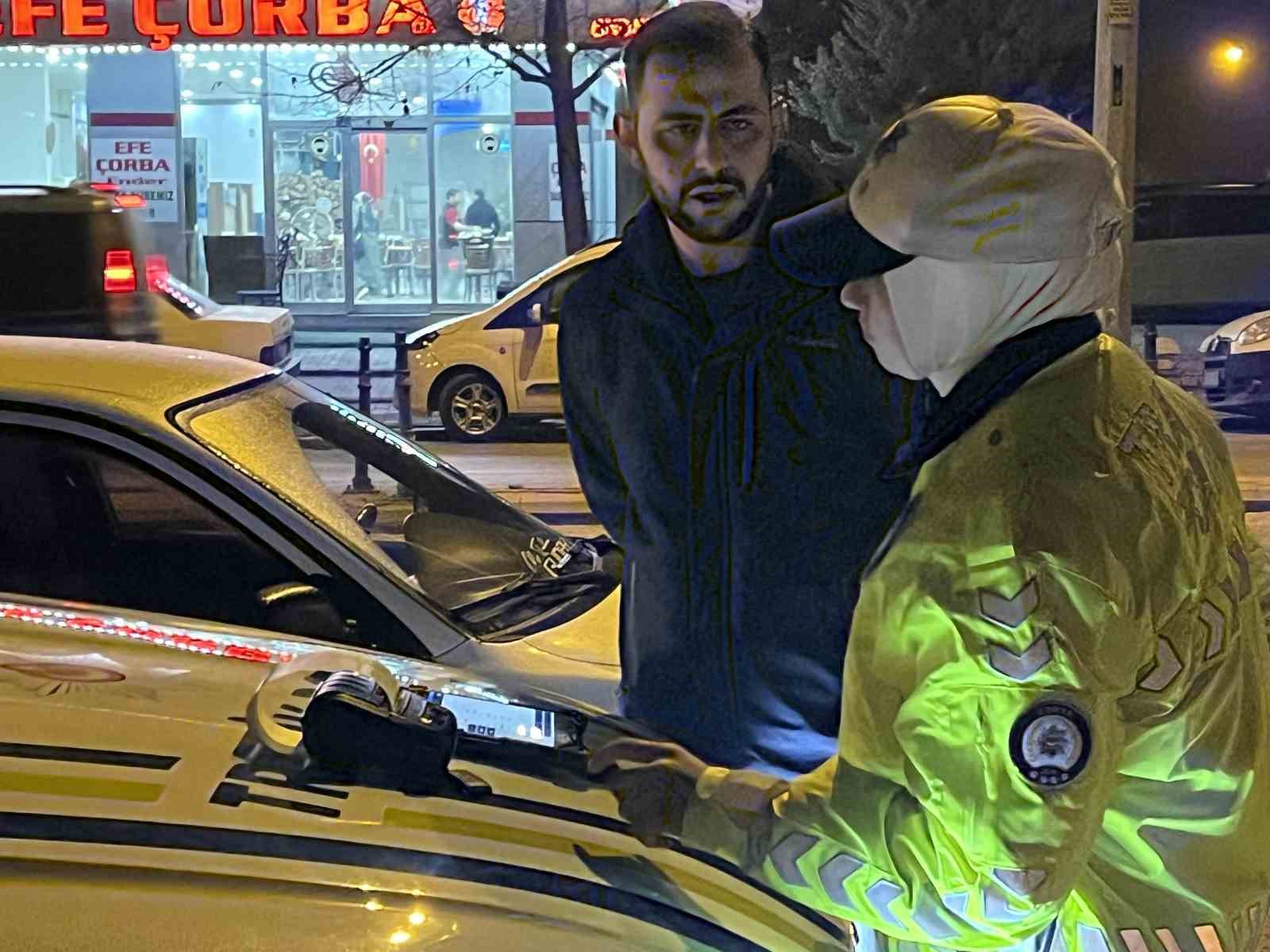 alkolden ehliyetini kaptiran surucu yolu 15 kilometre uzatsa da kurtulamadi 0 z8nXCqFM