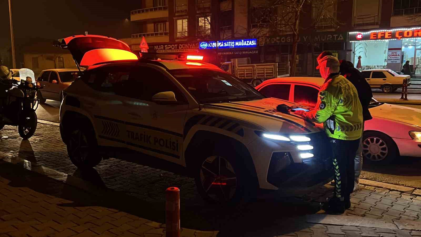 alkolden ehliyetini kaptiran surucu yolu 15 kilometre uzatsa da kurtulamadi 1 Ia5ApnUu