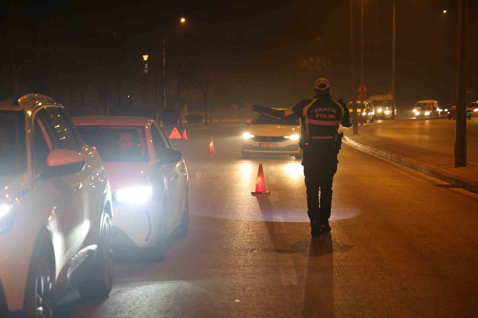 alkolden ehliyetini kaptiran surucu yolu 15 kilometre uzatsa da kurtulamadi 2 pqPkksvs