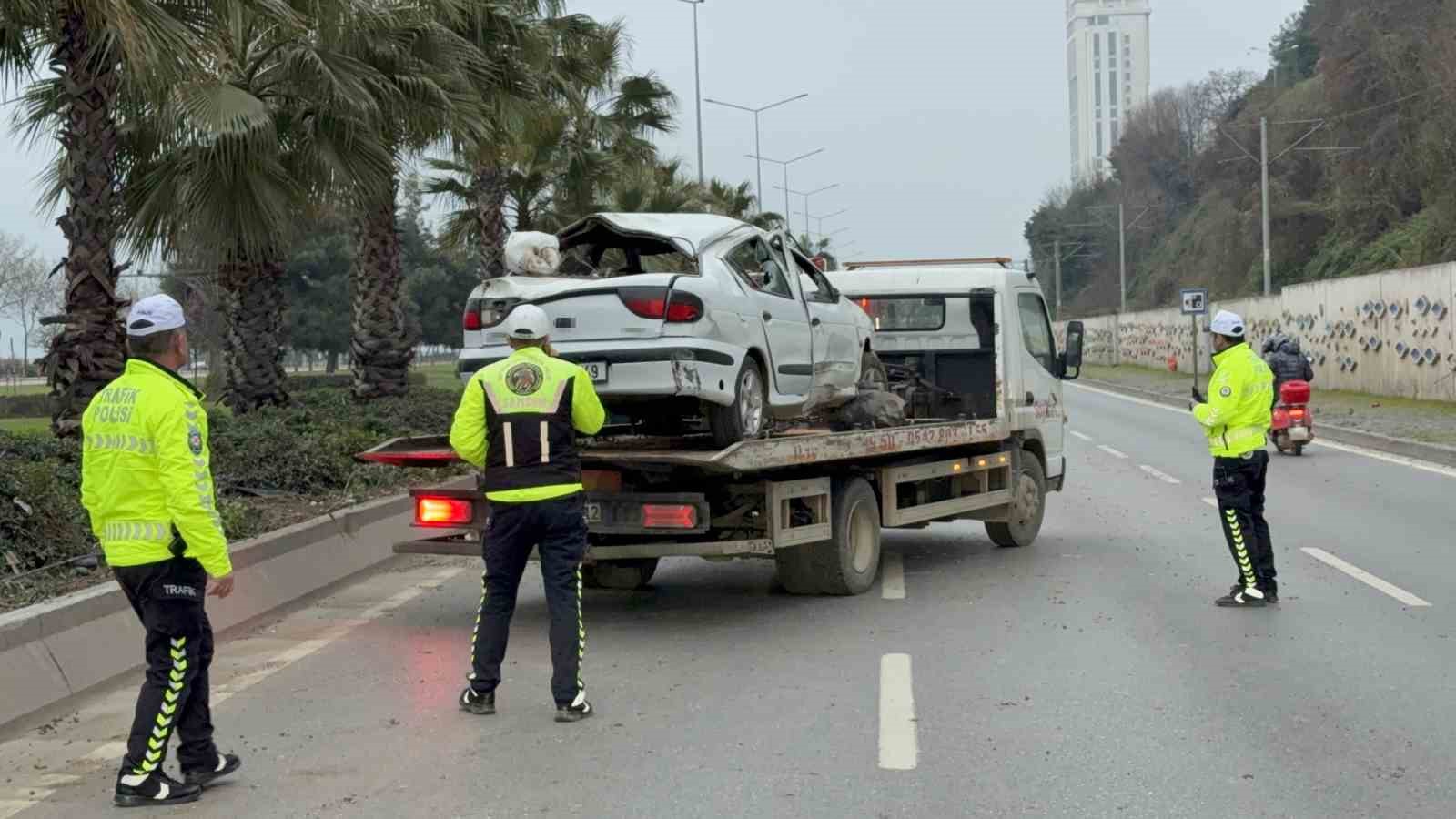 alkolden islem yapilan surucu yeniden direksiyona gecip kaza yapti 4 yarali 6 qaiQ3CTJ