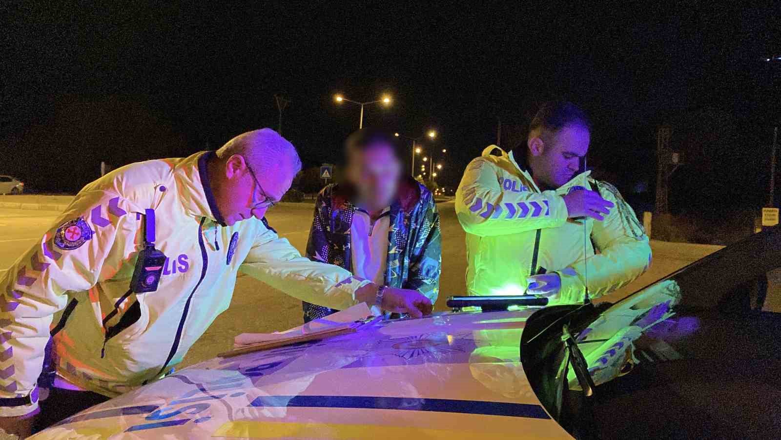 alkollu cevirmeye girdi ehliyeti gitmesin diye uzun sure dil doktu 4 14RT1W7v