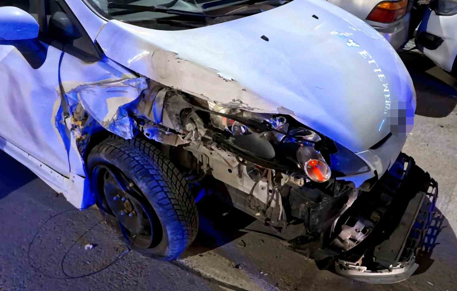 alkollu halde direksiyona gecti 3 araca birden carpti 4