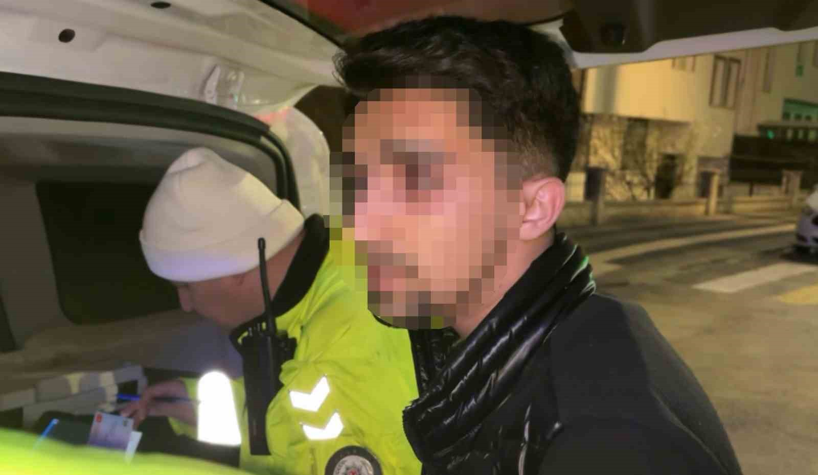 alkollu halde direksiyona gecti 3 araca birden carpti 6 E1UCBg62