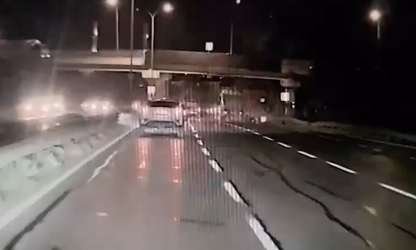 alkollu kamyon surucunun kuryenin olumune neden oldugu o anlar kamerada 1 zCVQyrHr