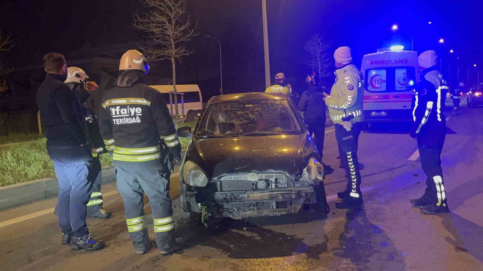 alkollu otomobil surucusu once agaca ardindan tabelaya carparak karsi seride gecti 1 HRhjPNNy