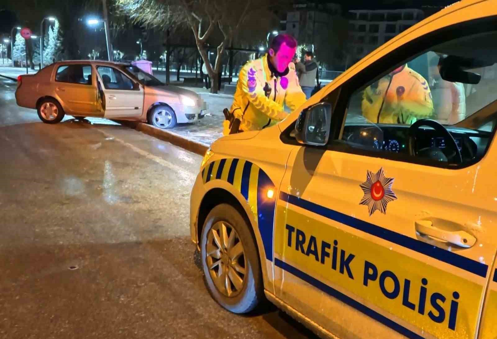 alkollu sekilde direksiyon basina gecen genc kaza yapti ilk defa ictim onda da kaza