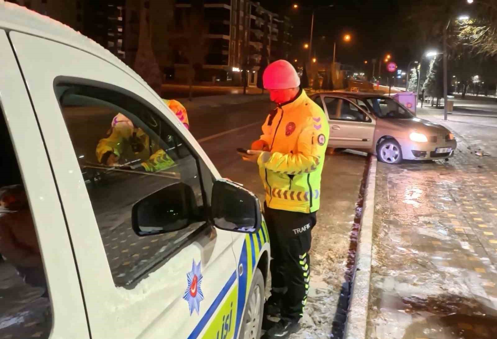 alkollu sekilde direksiyon basina gecen genc kaza yapti ilk defa ictim onda da kaza KinnW7IM