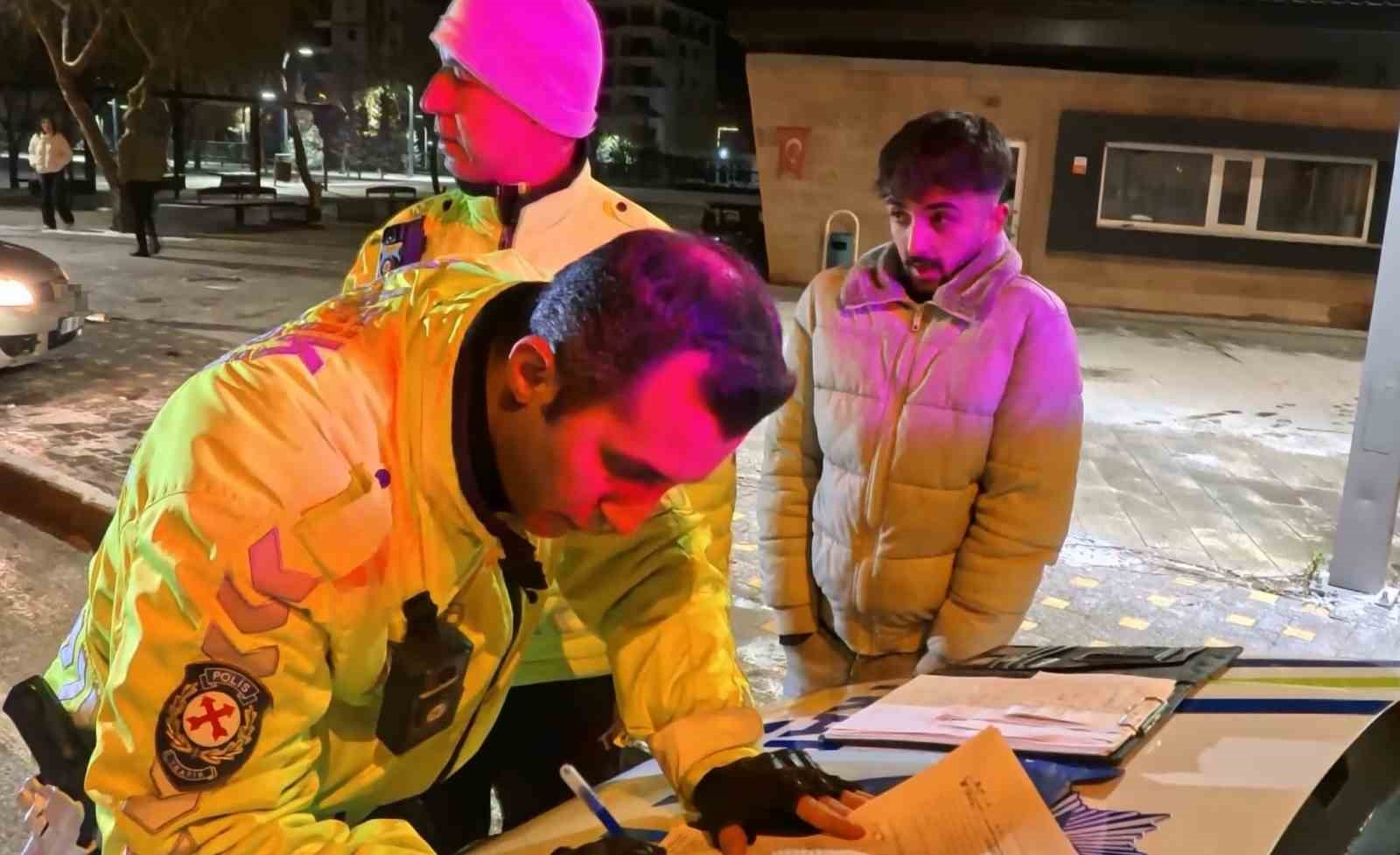 alkollu sekilde direksiyon basina gecen genc kaza yapti ilk defa ictim onda da kaza MHD5BjEC