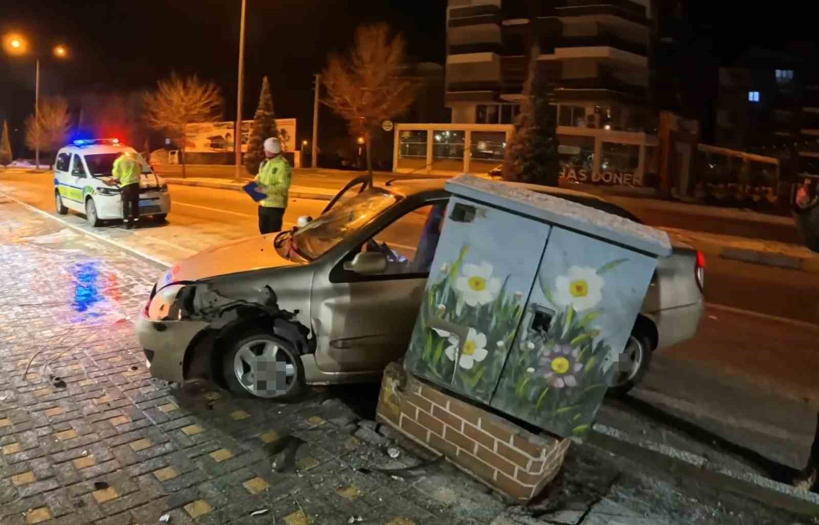 alkollu sekilde direksiyon basina gecen genc kaza yapti ilk defa ictim onda da kaza ezaJvgO1