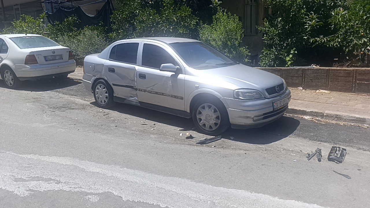 alkollu stajyer surucu park halindeki araclara carpti o anlar guvenlik kamerasina yansidi 0