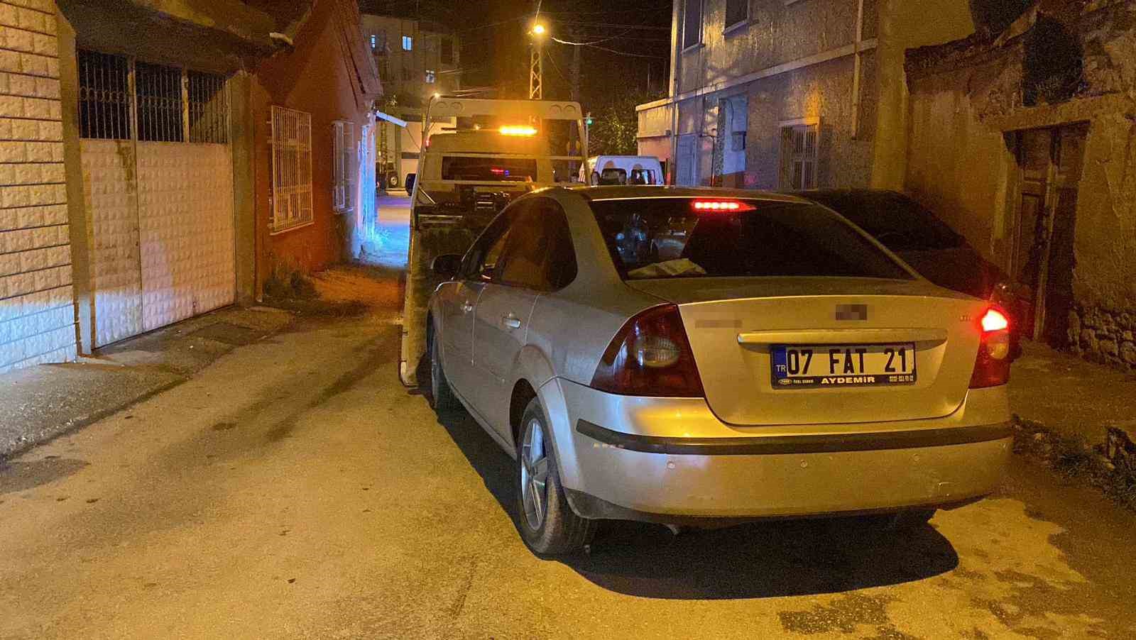 alkollu surucu 2 araca carparak kacti yakalaninca ekiplere zor anlar yasatti 2 zym5gDUN