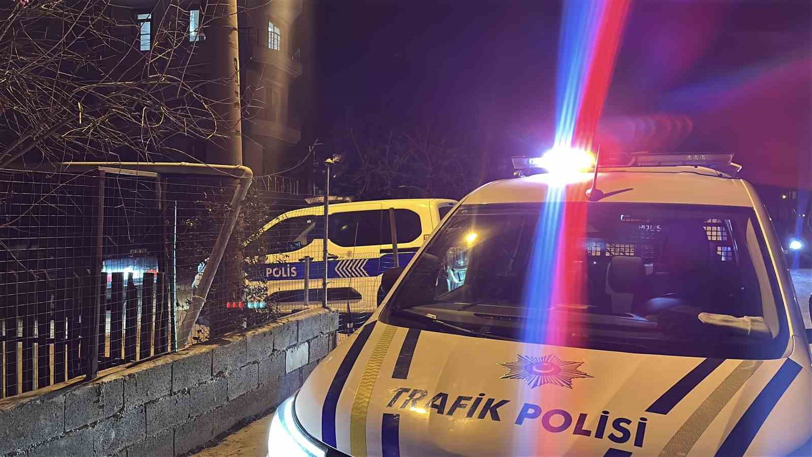Alkollü sürücü 3 günde iki kez polisten kaçtı, yaklaşık 100 bin lira cezayı yedi 6 alkollu surucu 3 gunde iki kez polisten kacti yaklasik 100 bin lira cezayi yedi IMl25Ahw