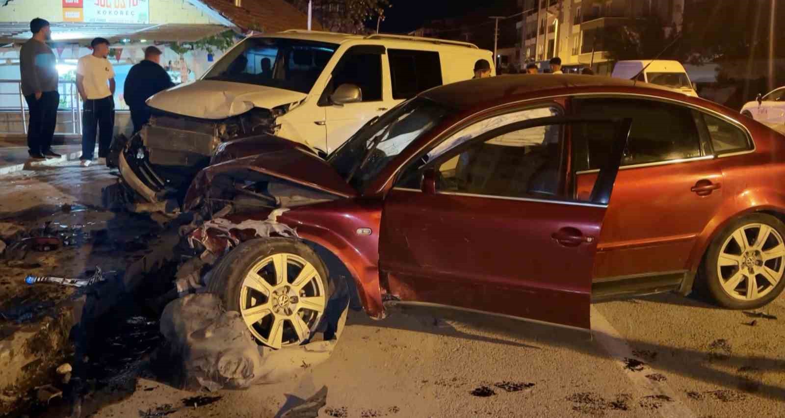 alkollu surucu 4 araca birden carpti 2 yarali 2