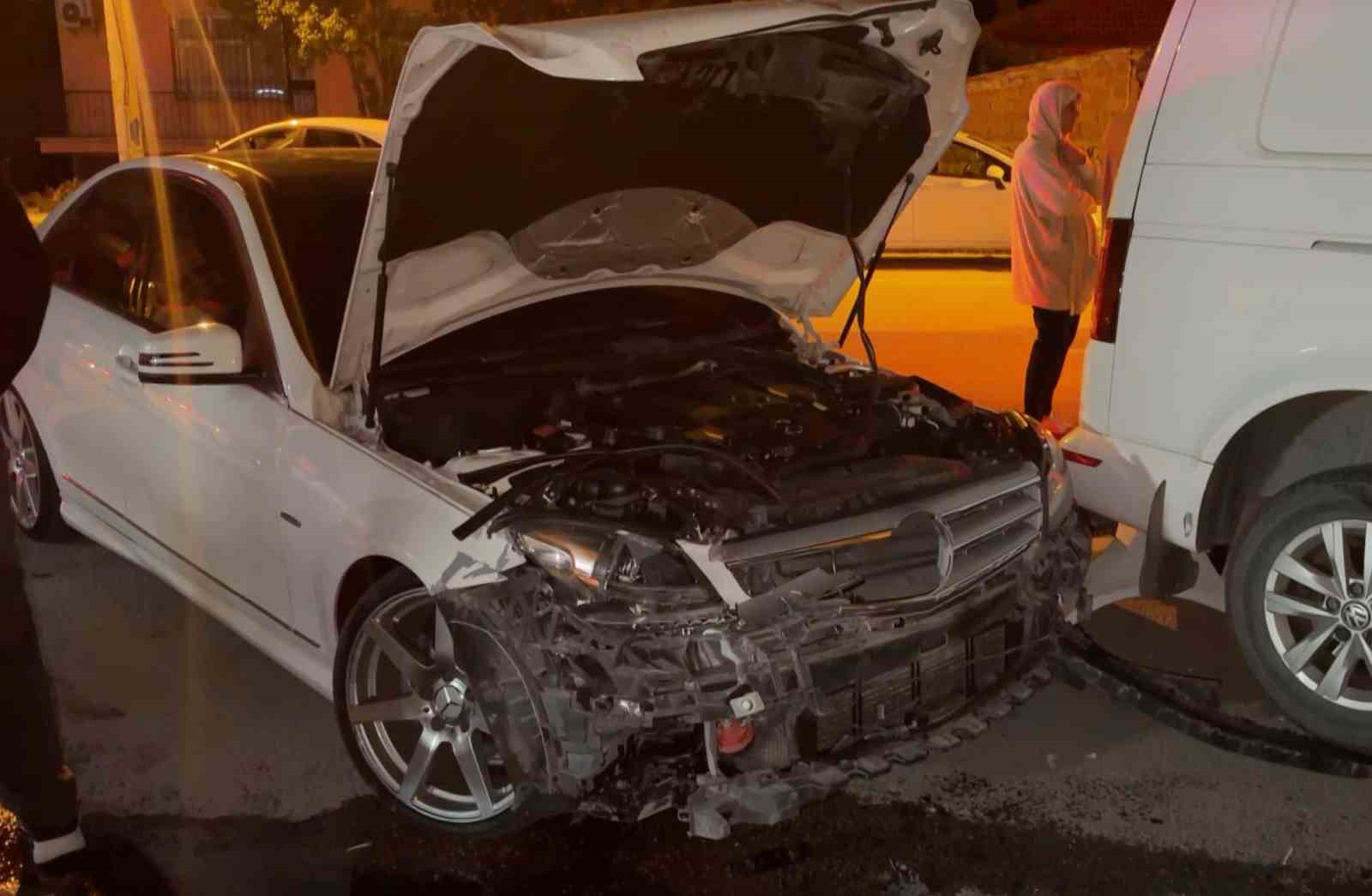 alkollu surucu 4 araca birden carpti 2 yarali 4 aw3nLzXp