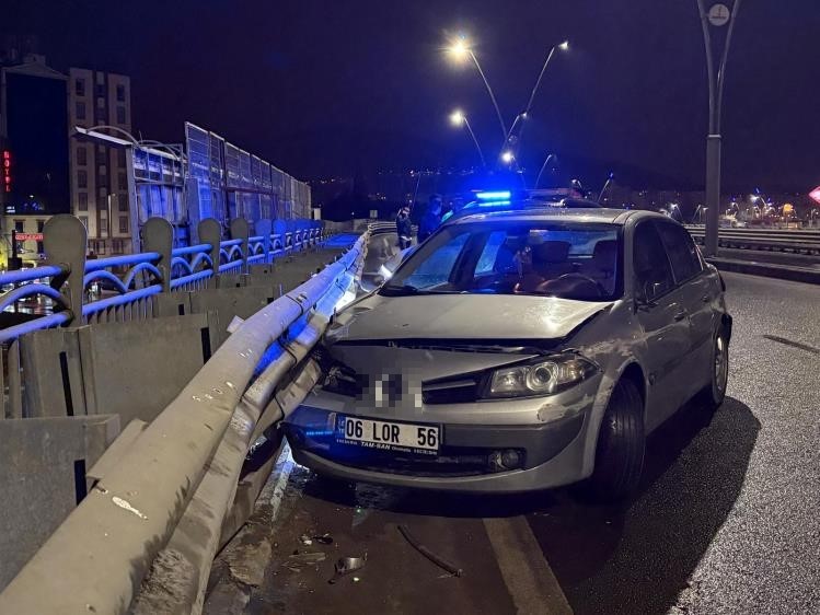 alkollu surucu bariyerlere girdi 25 bin tl ceza yazildi 0 mZeYmK5Y