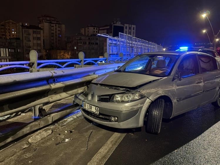 alkollu surucu bariyerlere girdi 25 bin tl ceza yazildi 1