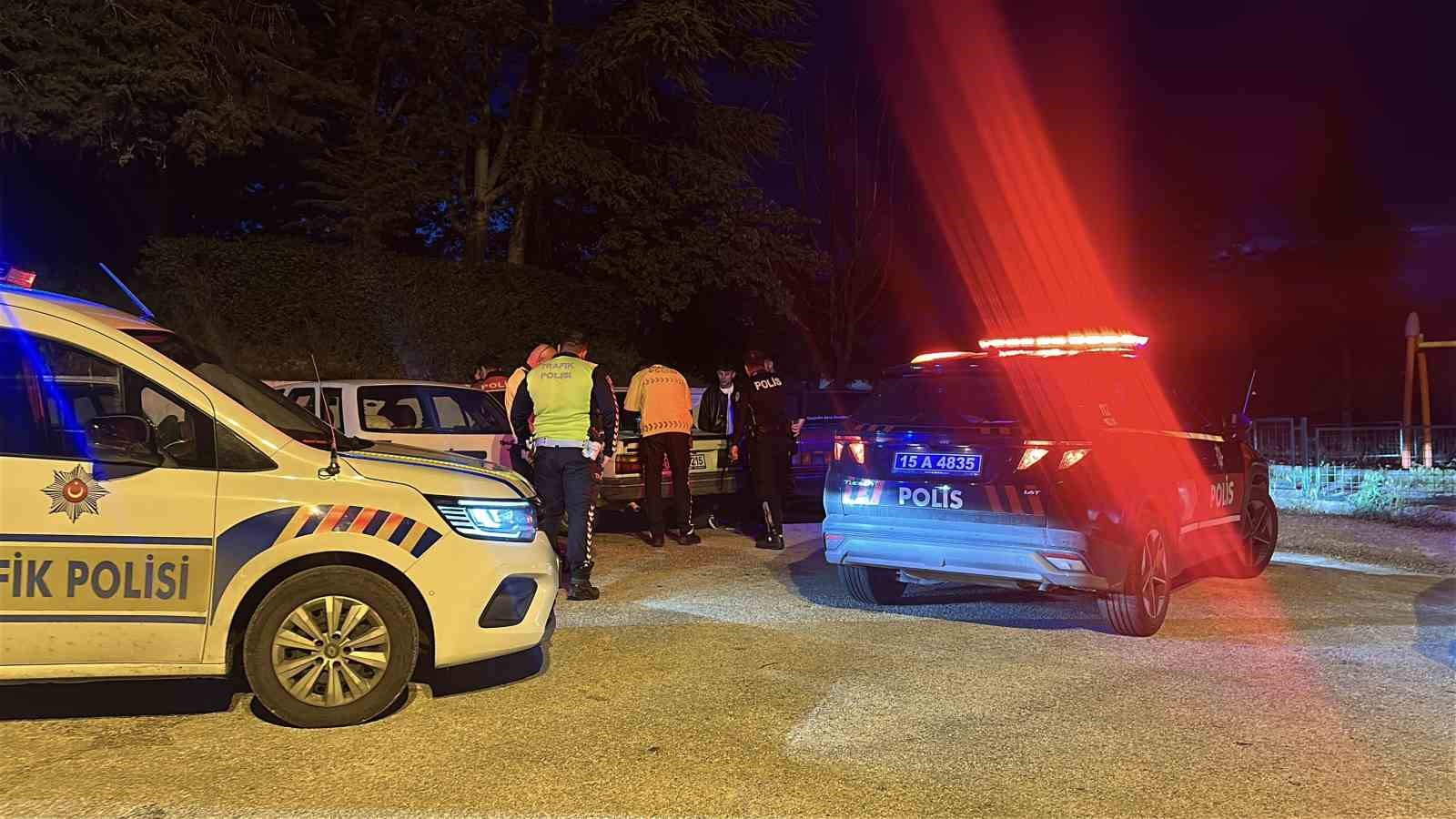 alkollu surucu dur ihtarina uymayarak kacti yakalaninca da cezalari hesaplama derdine dustu 2 4MrpGXft