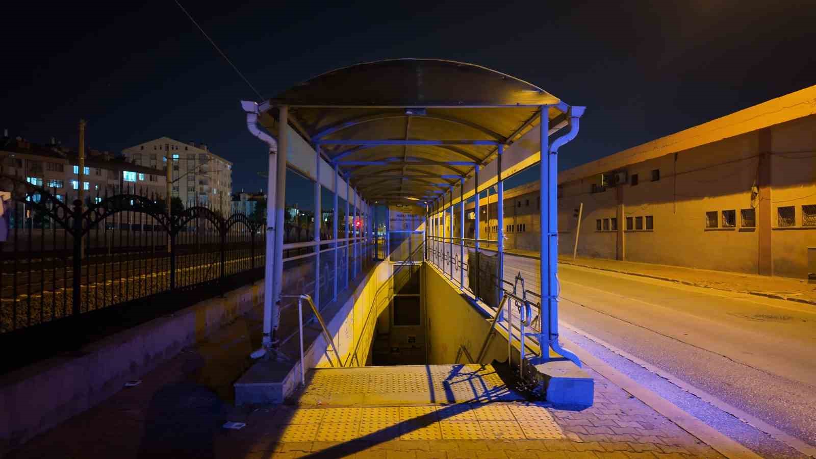 Alkollü sürücü elektrikli bisikletiyle yaya alt geçidine uçtu 6 alkollu surucu elektrikli bisikletiyle yaya alt gecidine uctu 2