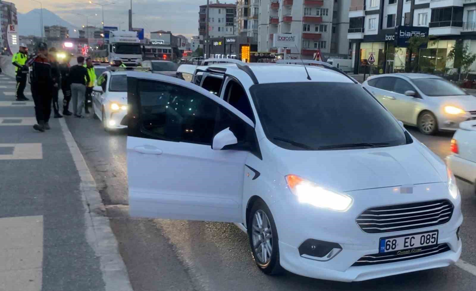 alkollu surucu emniyeti alarma gecirdi ehliyeti daimi iptal edildi 3 jqcfLKuR