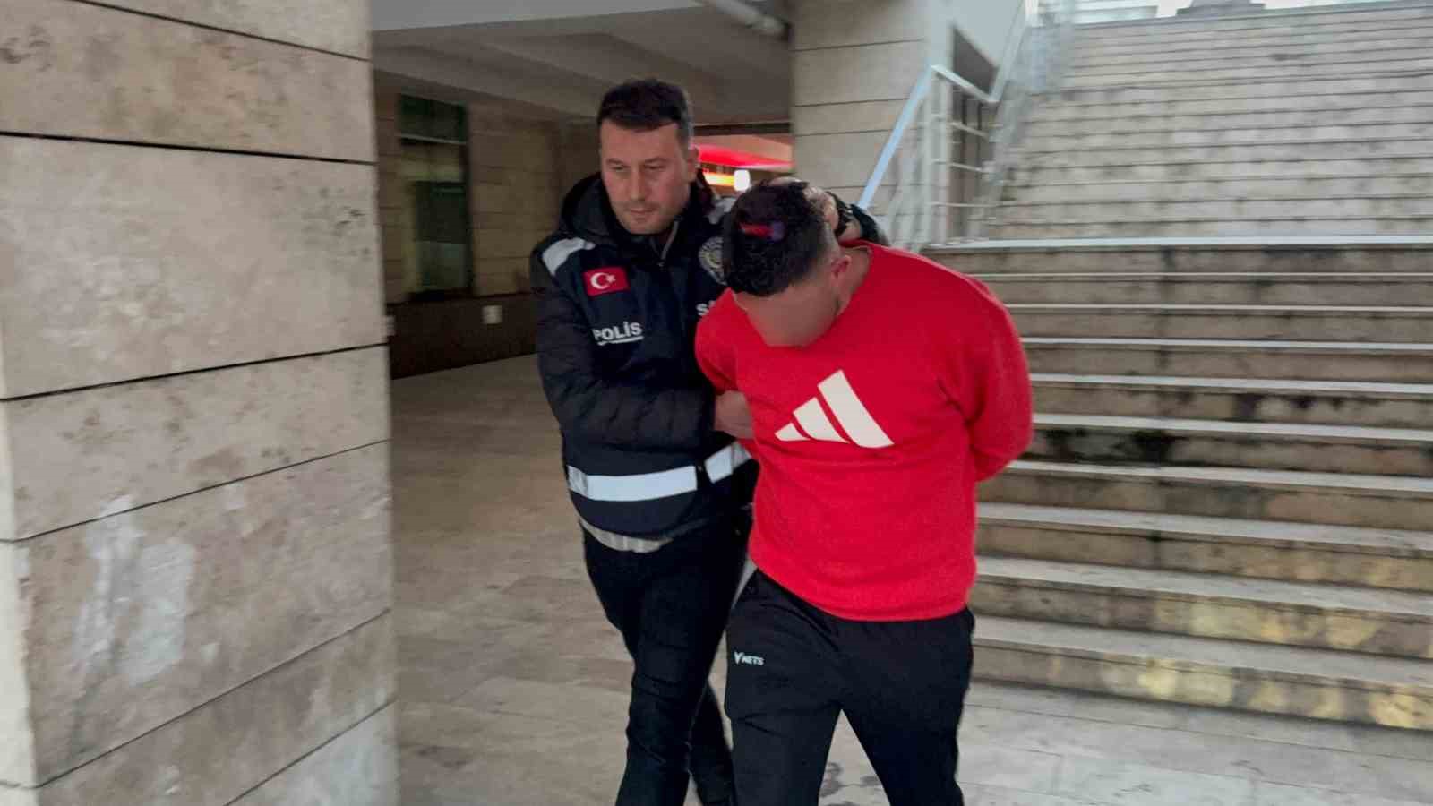 alkollu surucu gorevi yaptirmamak icin direnme sucundan tutuklandi 0 sYU1Iv45
