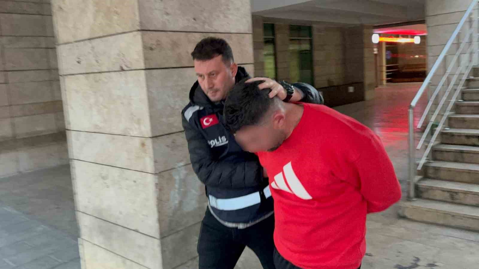 alkollu surucu gorevi yaptirmamak icin direnme sucundan tutuklandi 1 XRlFbDKP