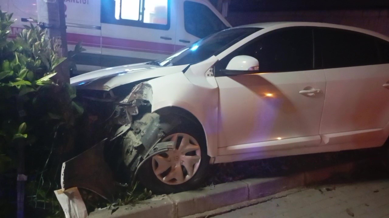 alkollu surucu kazaya neden oldu araclar hurdaya dondu 2 rZjIXrdh