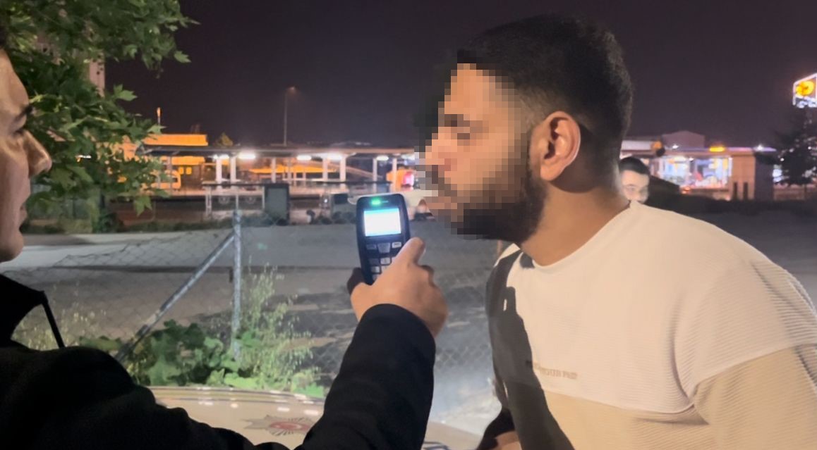 alkollu surucu kontrolu gordu aracini corbaciya cekip surucu olmadigini iddia etti 2 t3J3C2dl