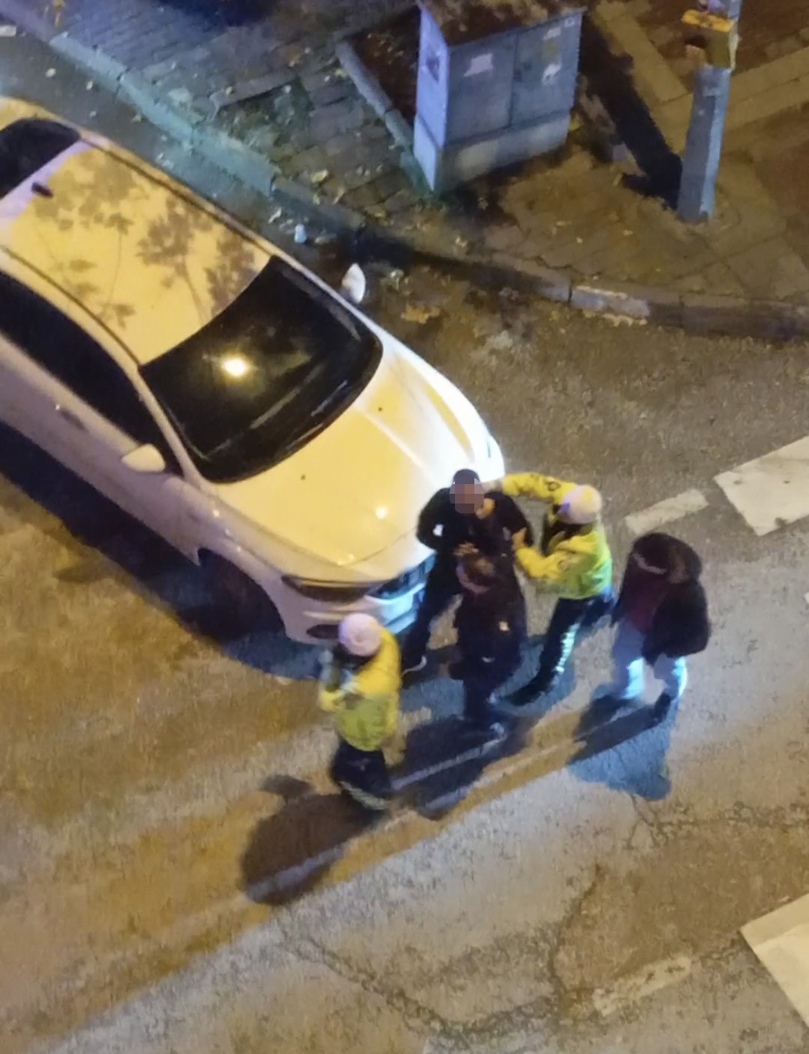 alkollu surucu once aracla sonra kosarak kacti polis havaya defalarca ates acti yine durmadi URECyB39