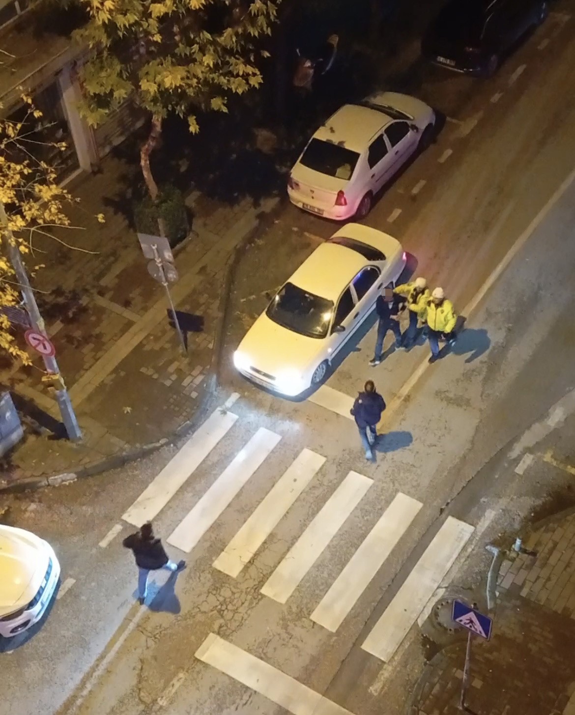 alkollu surucu once aracla sonra kosarak kacti polis havaya defalarca ates acti yine durmadi rAHrJVsO