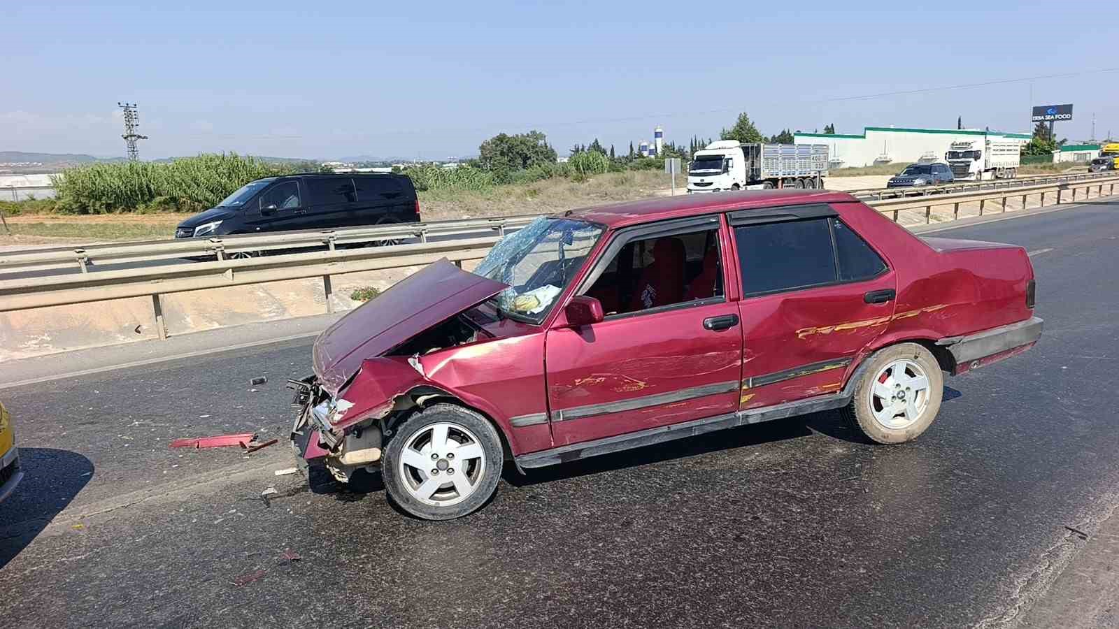 alkollu surucu once bariyerlere ardindan seyir halindeki taksiye carpti 1 8ObKUTE6