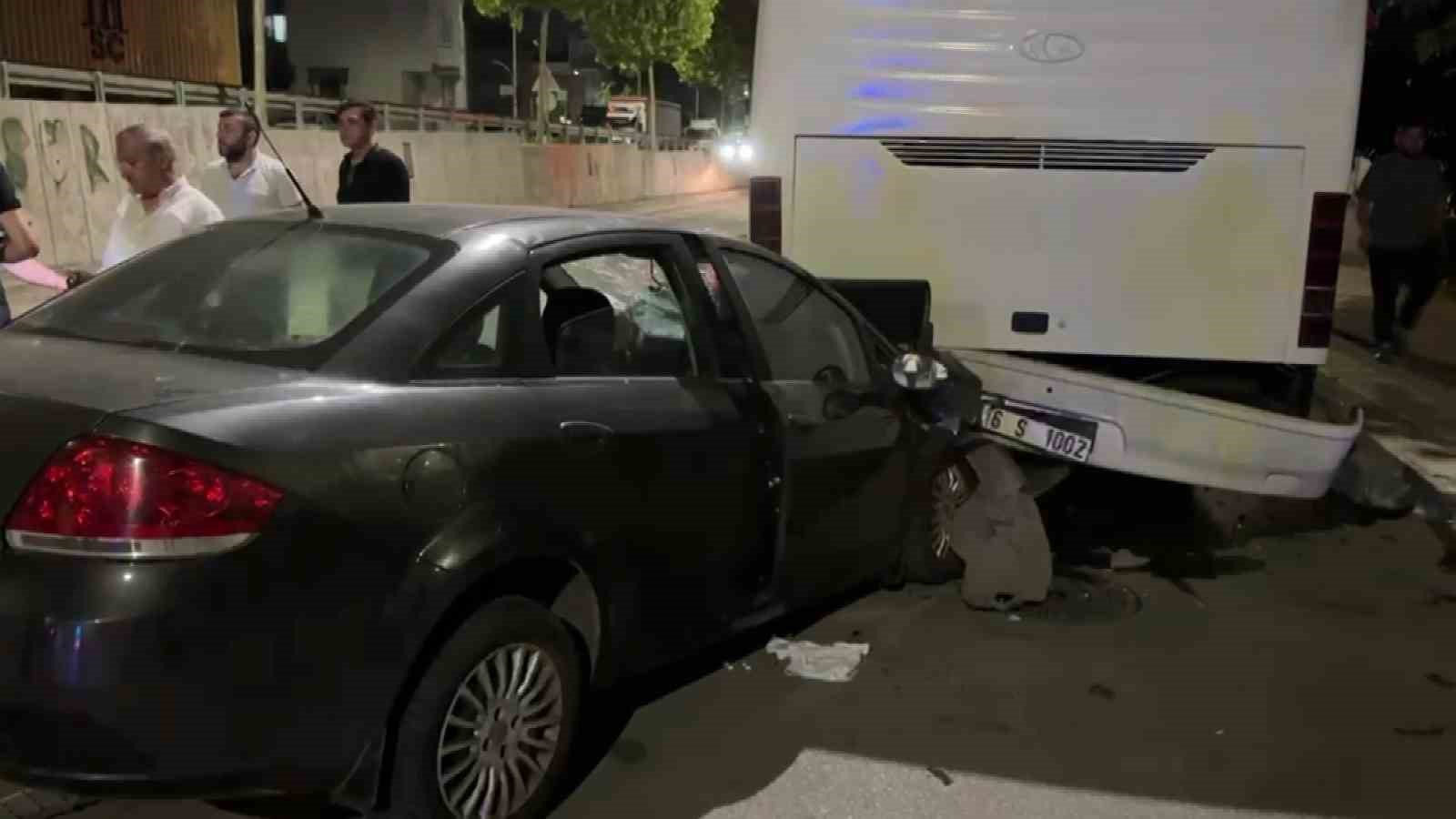 Alkollü sürücü önce duvara sonra otobüse çarptı: 2 ağır yaralı 8 alkollu surucu once duvara sonra otobuse carpti 2 agir yarali 4 URBQ93Yc