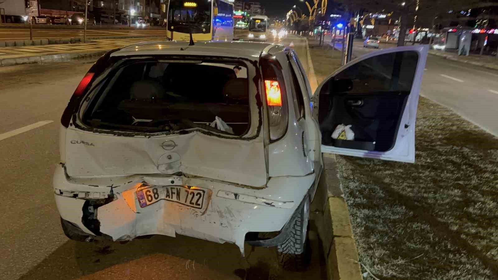 alkollu surucu onundeki araca carpti 6 yarali 1 kDNIOrQA