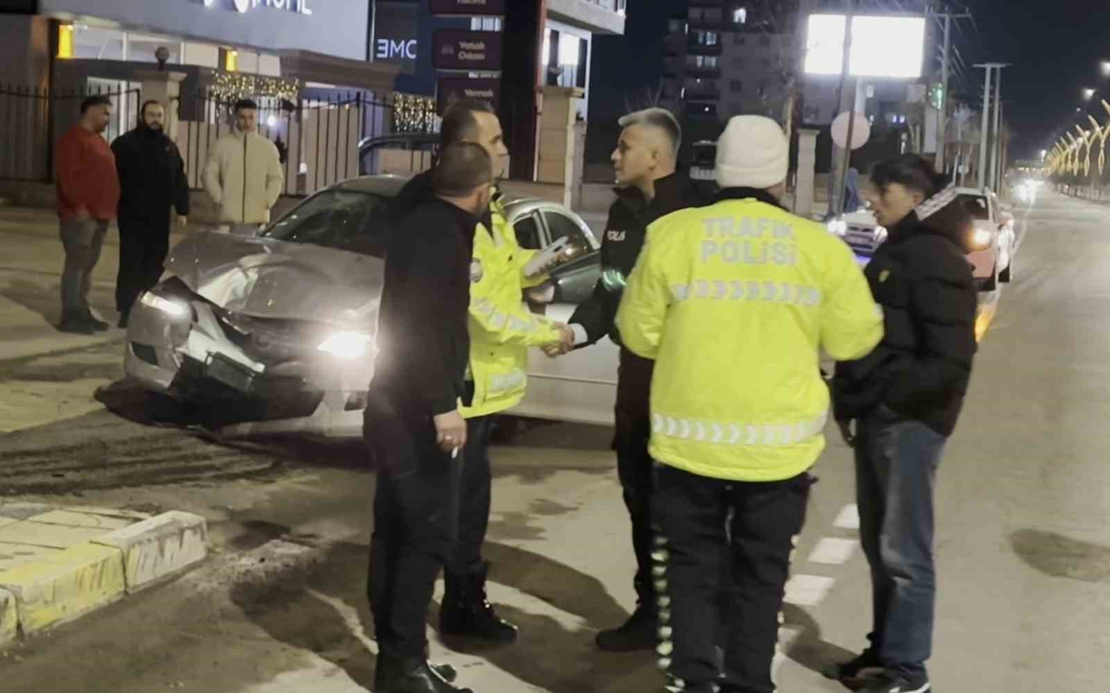 alkollu surucu onundeki araca carpti 6 yarali 4 jwdPqv65