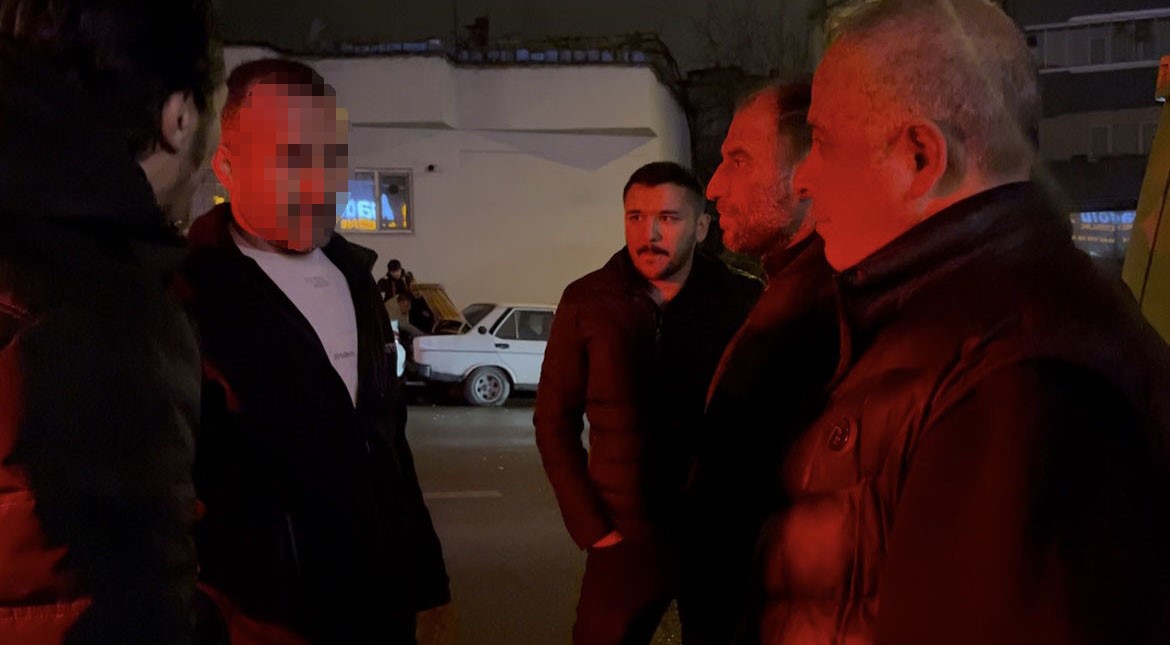 Alkollü sürücü ortalığı karıştırdı: Vatandaşı polis sandı, araç sahiplerini teselli etti 4 alkollu surucu ortaligi karistirdi vatandasi polis sandi arac sahiplerini teselli etti 0 dc4JKpHi
