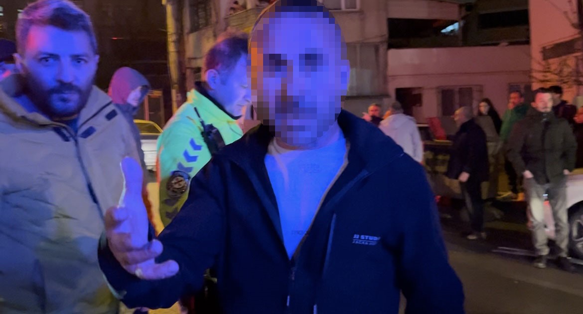 Alkollü sürücü ortalığı karıştırdı: Vatandaşı polis sandı, araç sahiplerini teselli etti 5 alkollu surucu ortaligi karistirdi vatandasi polis sandi arac sahiplerini teselli etti 1 s2iy4qvw