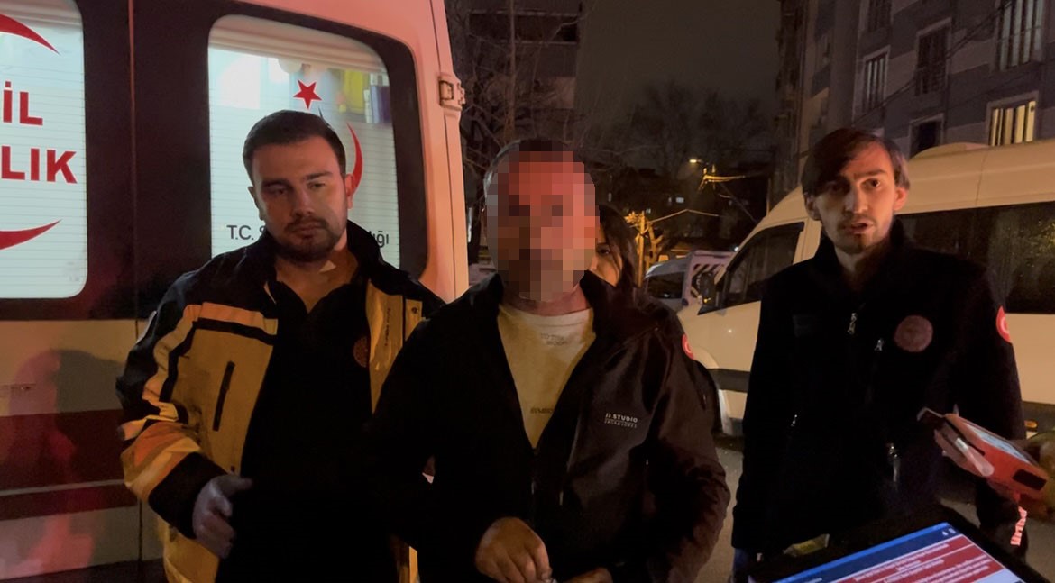 Alkollü sürücü ortalığı karıştırdı: Vatandaşı polis sandı, araç sahiplerini teselli etti 6 alkollu surucu ortaligi karistirdi vatandasi polis sandi arac sahiplerini teselli etti 2 cXJ2kwIE