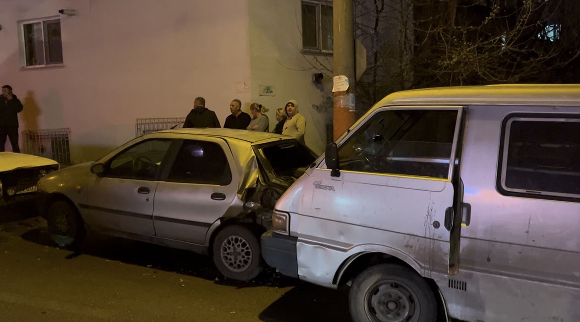 Alkollü sürücü ortalığı karıştırdı: Vatandaşı polis sandı, araç sahiplerini teselli etti 10 alkollu surucu ortaligi karistirdi vatandasi polis sandi arac sahiplerini teselli etti 6 k2Dv676V