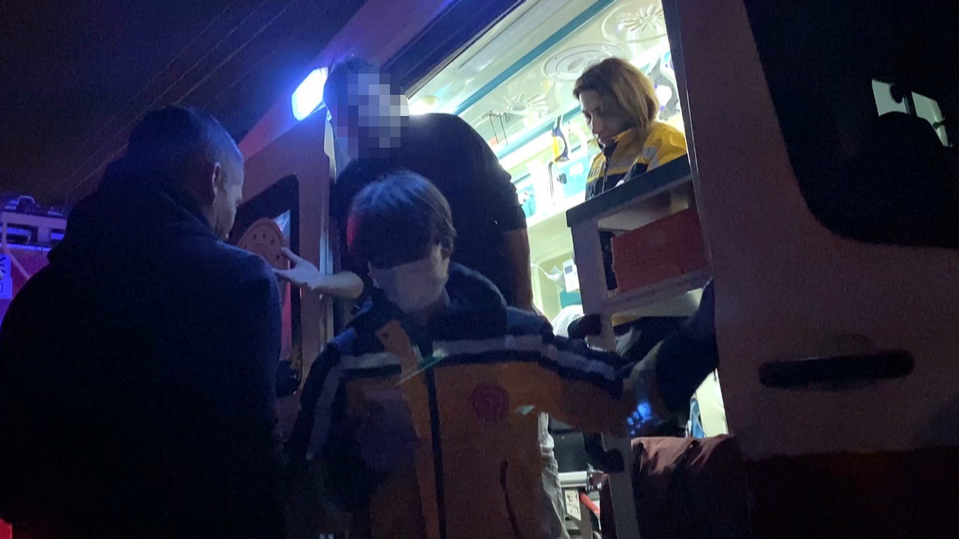 Alkollü sürücü polislerden polis istedi: "Emniyeti arayın buraya polis ekipleri gelsin" 5 alkollu surucu polislerden polis istedi emniyeti arayin buraya polis ekipleri gelsin 1 ViIZh2Yr