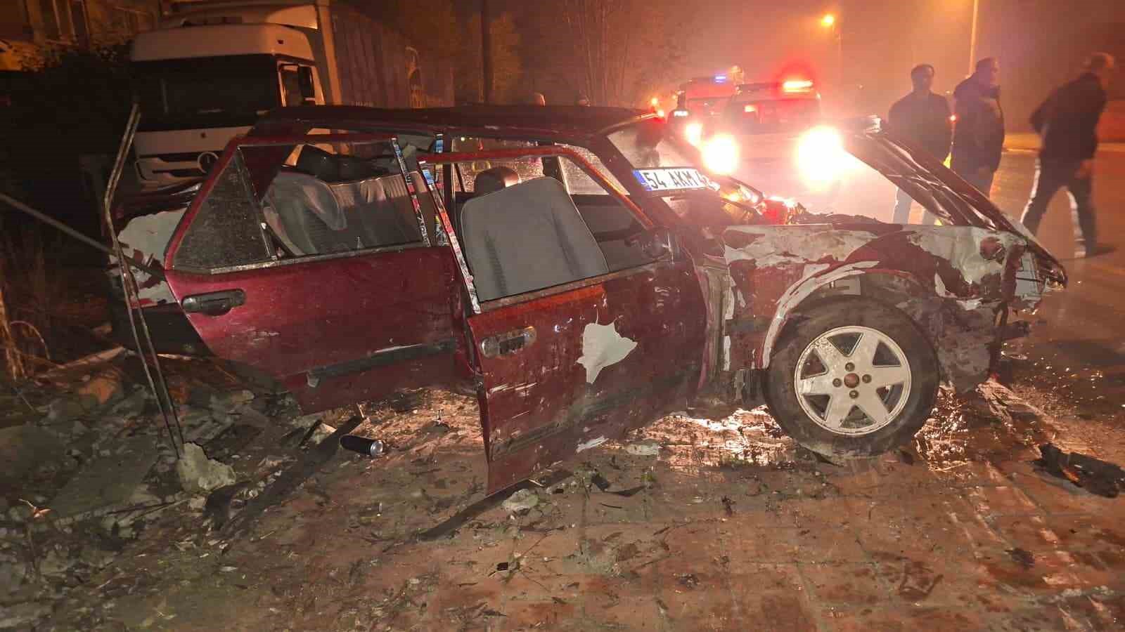 alkollu surucu sollama yaparken duvara carpti 3 yarali 0 Yys4ta7W