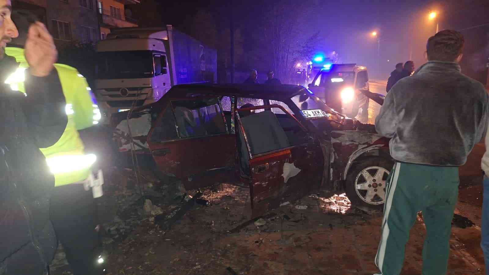 alkollu surucu sollama yaparken duvara carpti 3 yarali 4 LBtI2zfy