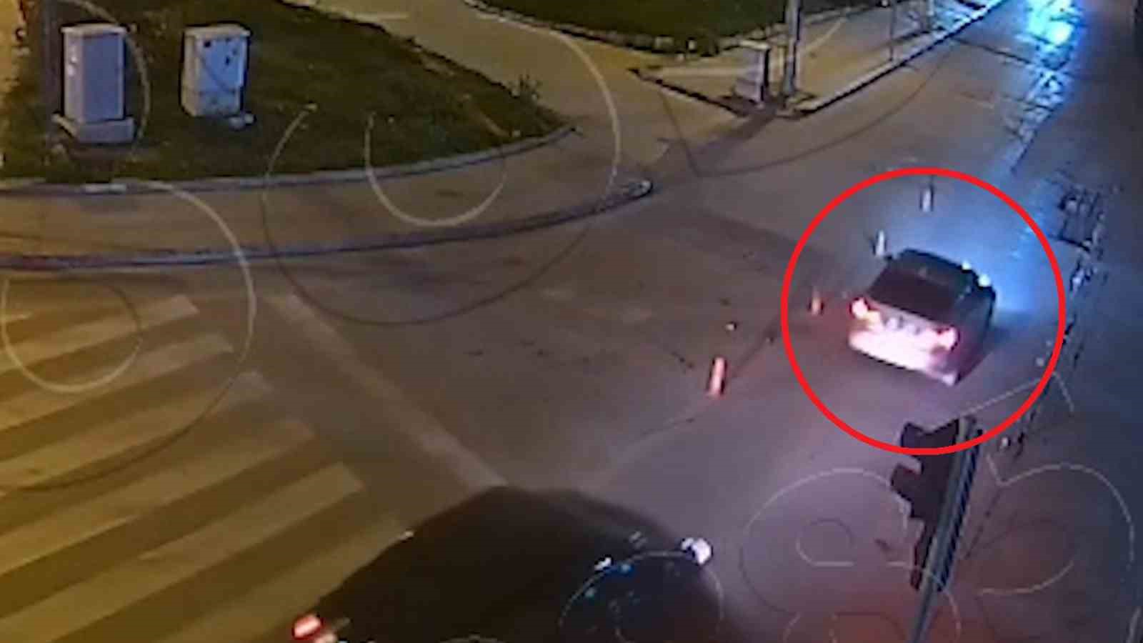 Alkollü sürücü trafiği altüst etti, gözaltına alınırken de 3 polisi yaraladı 5 alkollu surucu trafigi altust etti gozaltina alinirken de 3 polisi yaraladi 1 paQdRICu