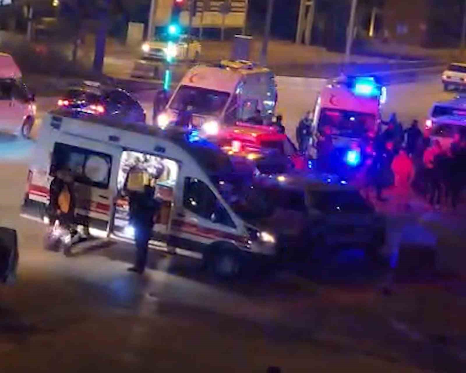 Alkollü sürücü trafiği altüst etti, gözaltına alınırken de 3 polisi yaraladı 7 alkollu surucu trafigi altust etti gozaltina alinirken de 3 polisi yaraladi 3 hXrputqa