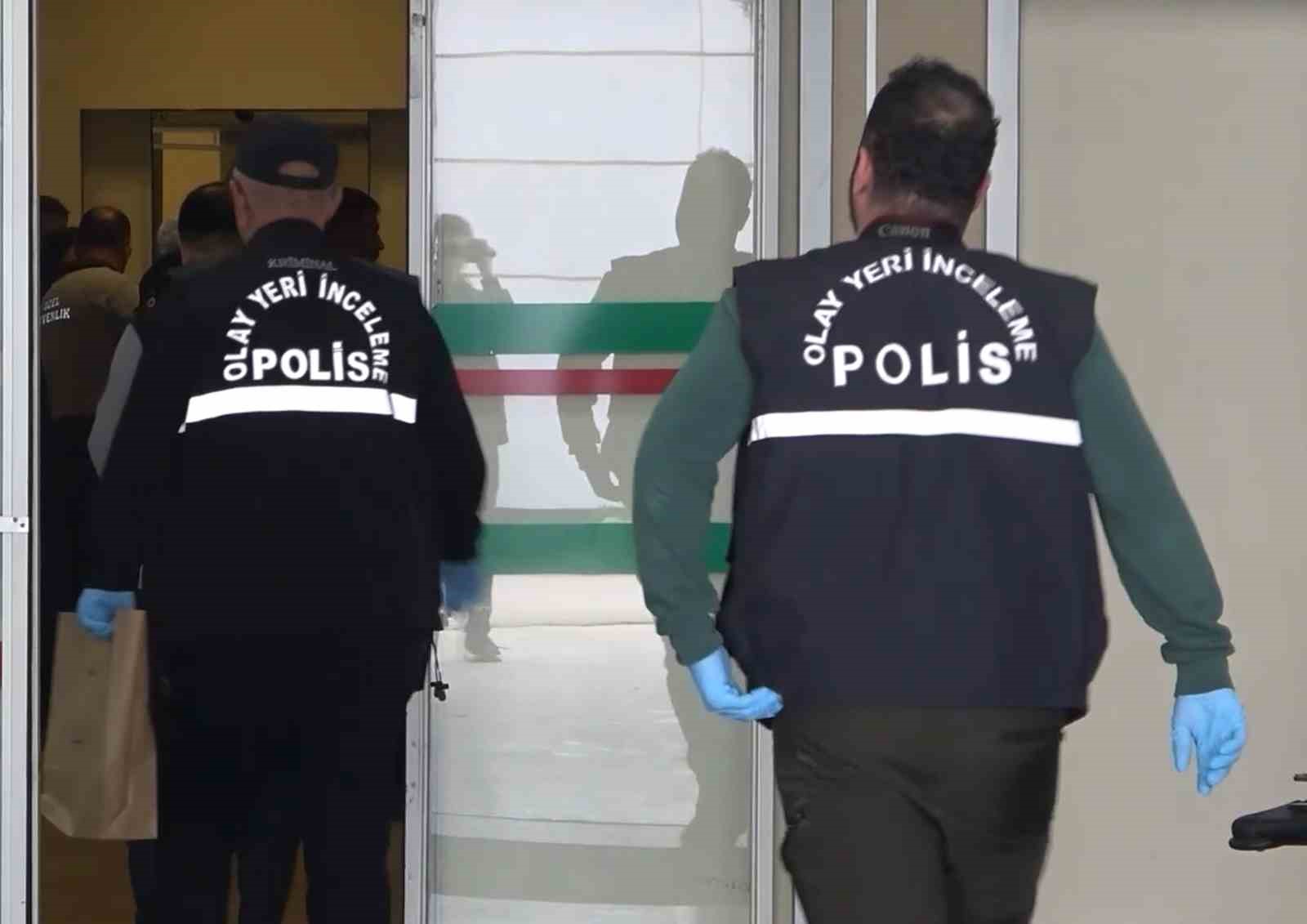 Alkollü sürücü trafiği altüst etti, gözaltına alınırken de 3 polisi yaraladı 9 alkollu surucu trafigi altust etti gozaltina alinirken de 3 polisi yaraladi 5