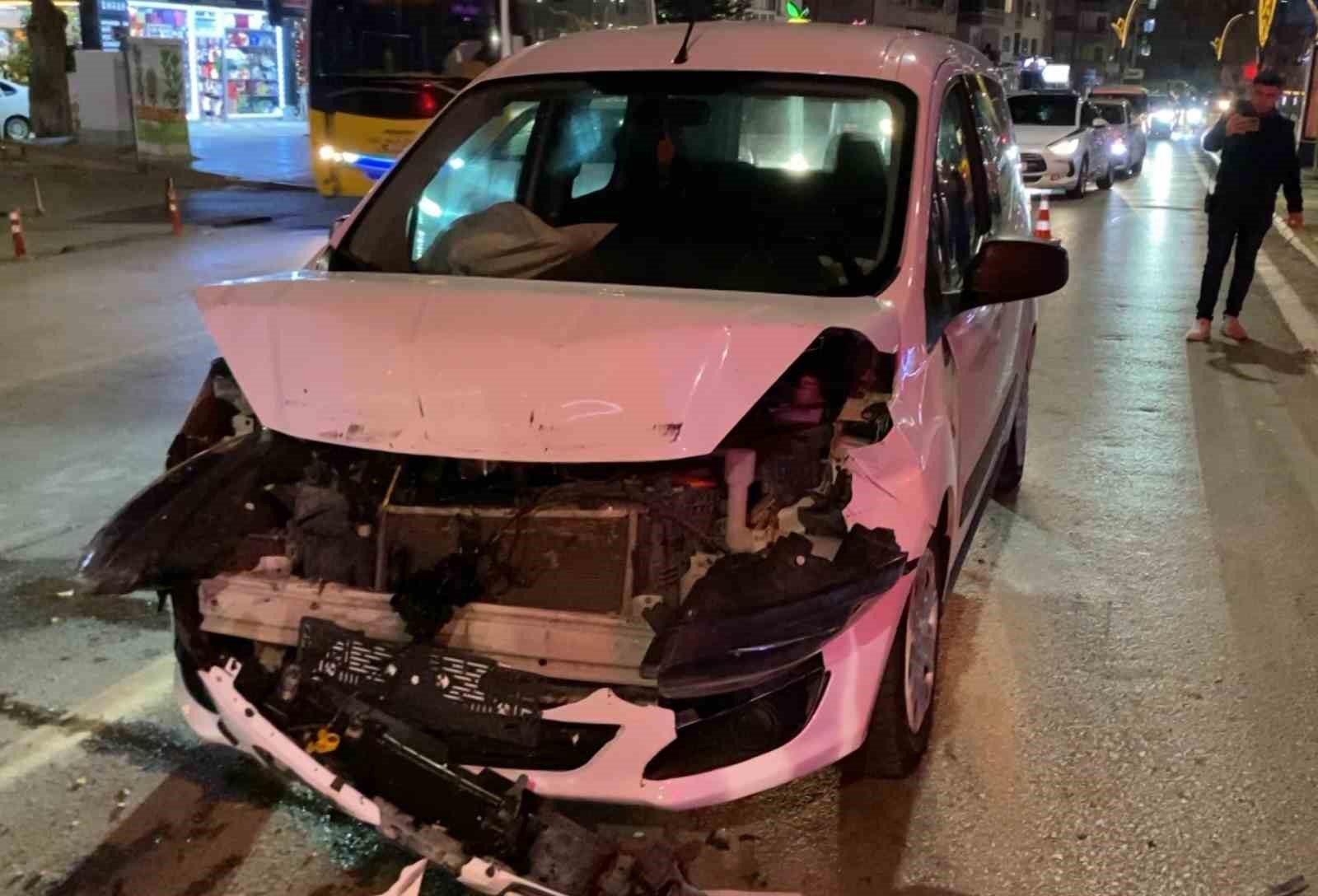 Alkollü sürücü ve yakınları polise yumrukla saldırdı: O anlar kamerada 16 alkollu surucu ve yakinlari polise yumrukla saldirdi o anlar kamerada 12