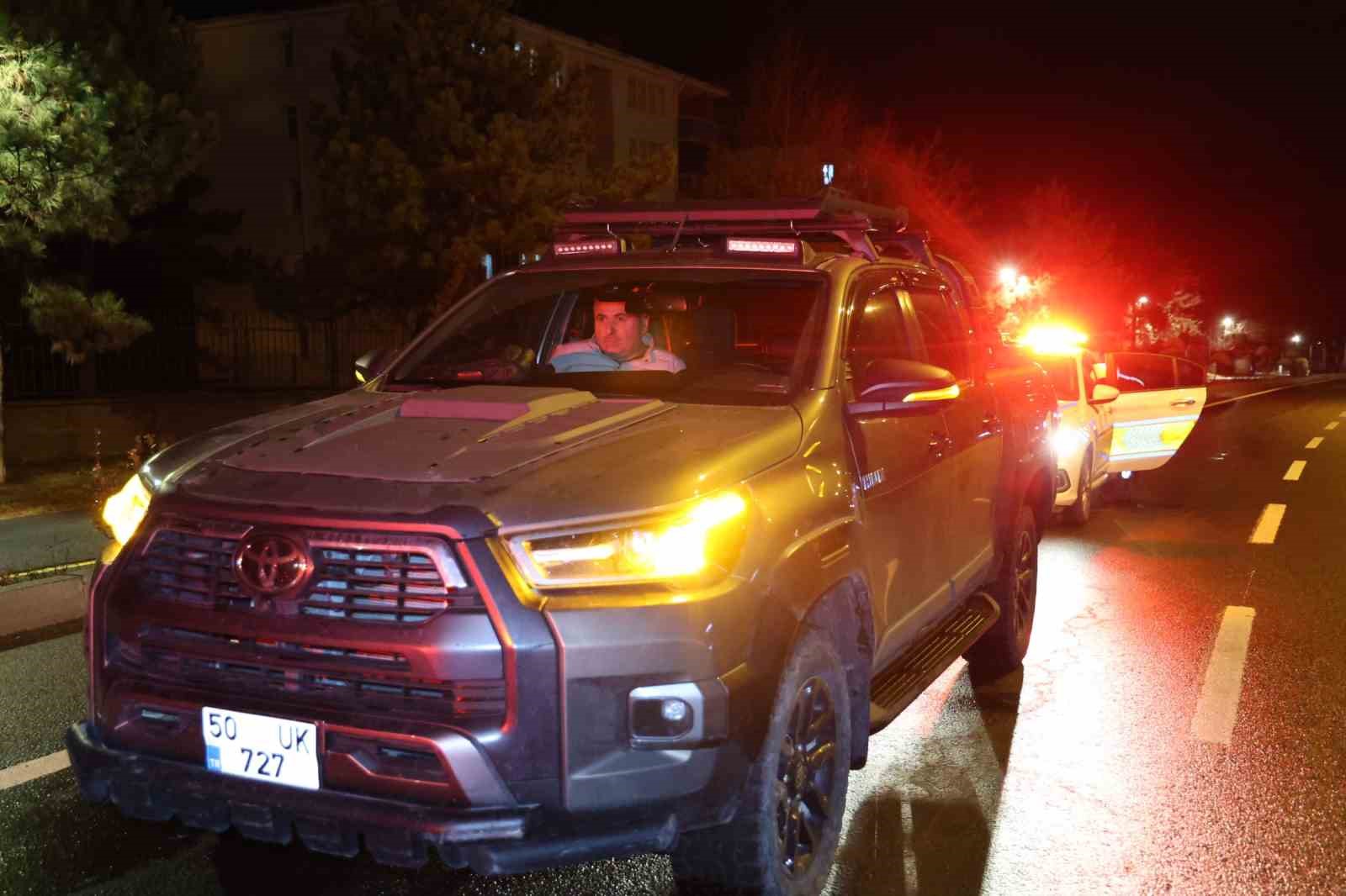 alkollu surucu yolda uyuya kaldi uyaninca polise ecel teri dokturdu 1 Q9S3htru