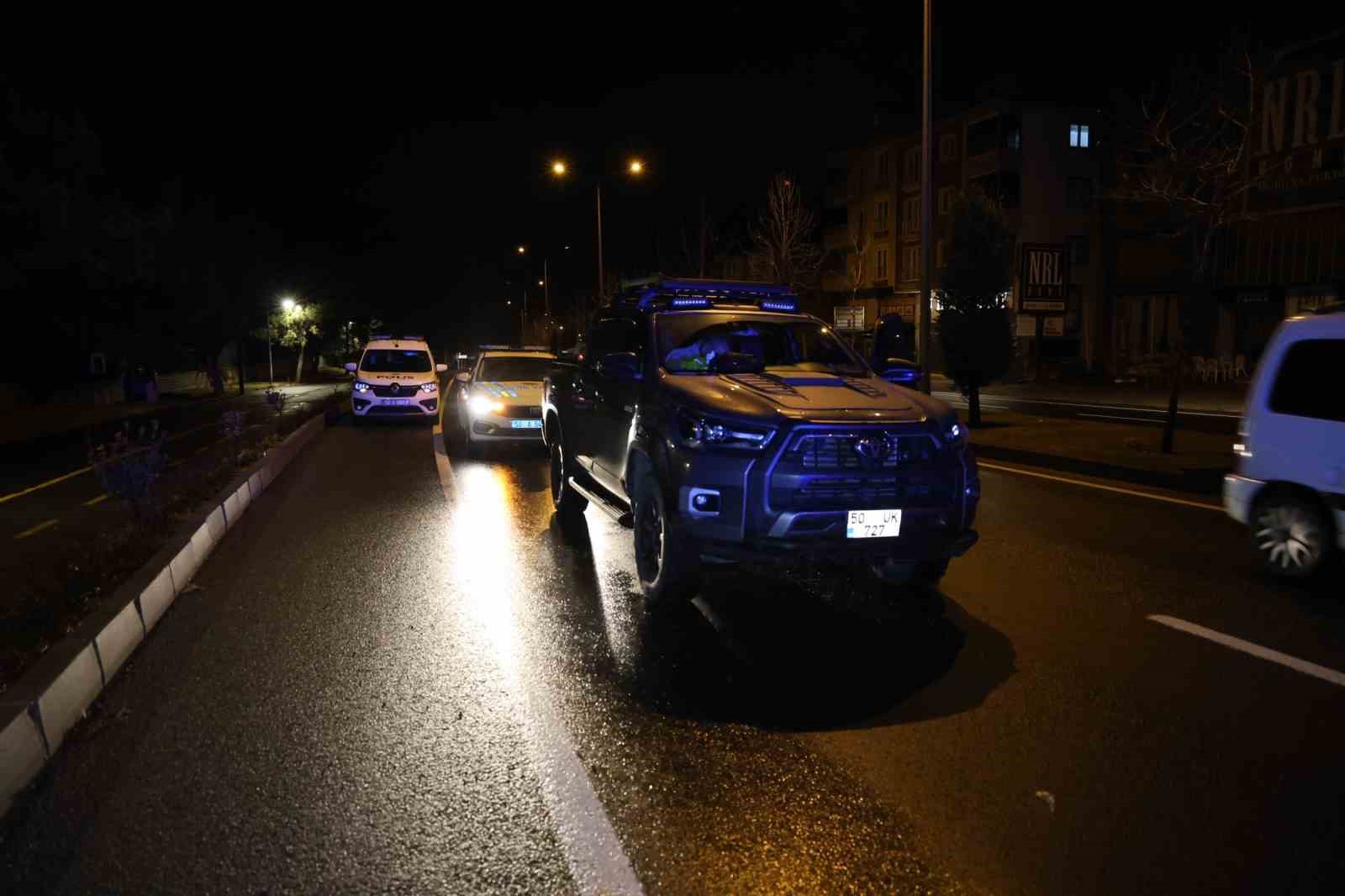 alkollu surucu yolda uyuya kaldi uyaninca polise ecel teri dokturdu 3 ujsMbLgH
