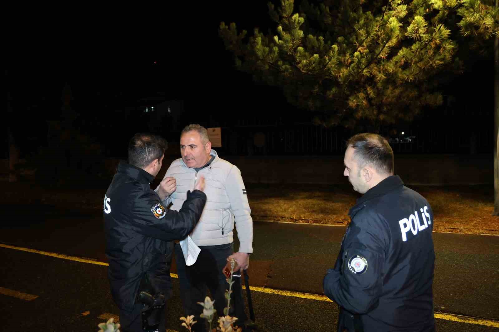 alkollu surucu yolda uyuya kaldi uyaninca polise ecel teri dokturdu 5 3SJ9gR3f
