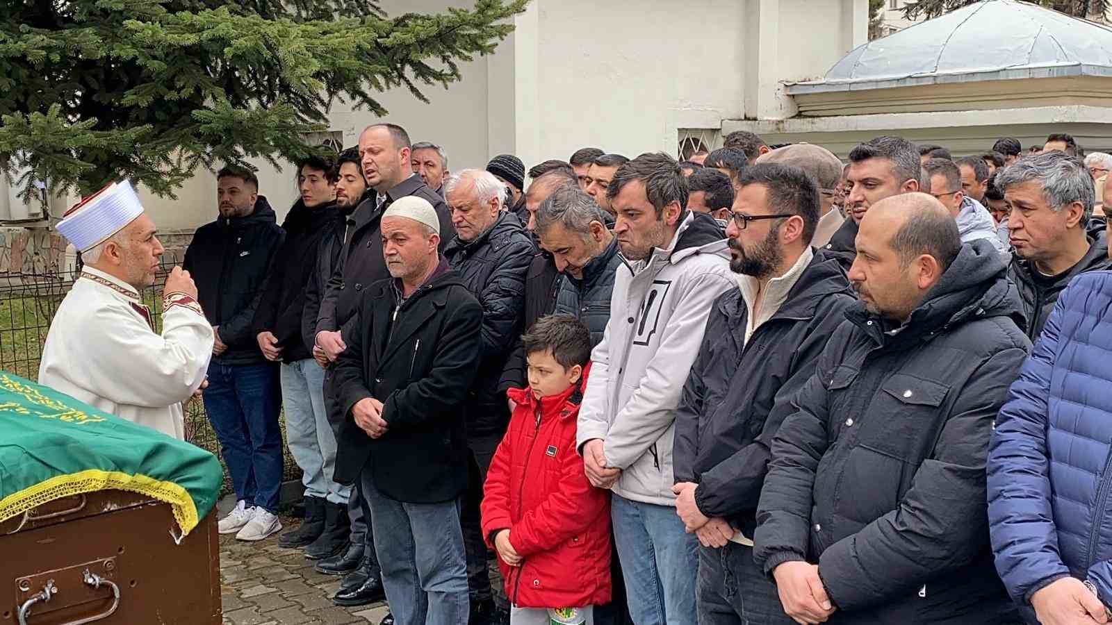 alkollu surucunun hayattan kopardigi genc son yolculuguna ugurlandi 0 YbKz4nKt