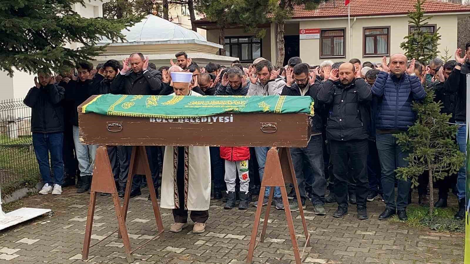 alkollu surucunun hayattan kopardigi genc son yolculuguna ugurlandi 4 SNwahJri