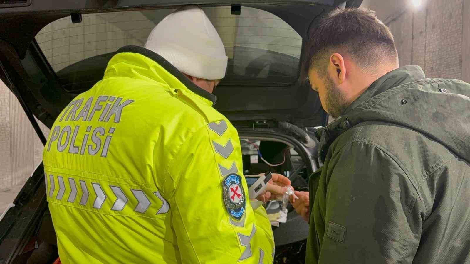 alkollu surucunun karistigi kazada luks otomobil pert oldu 2 JDaYWc5r